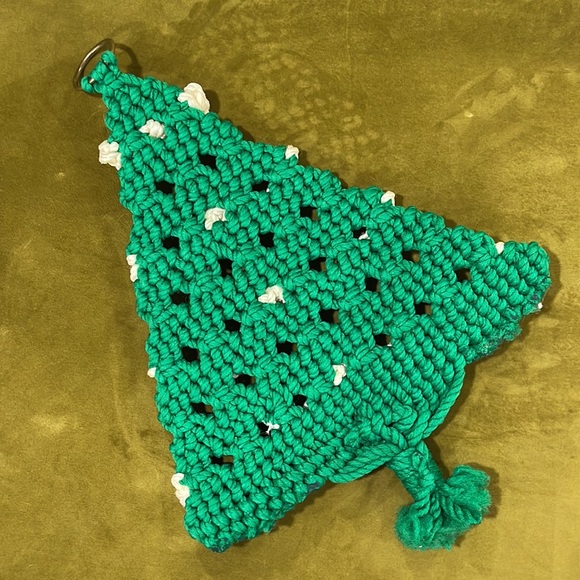 Vintage Macrame Christmas Tree Hanger - Picture 4 of 5